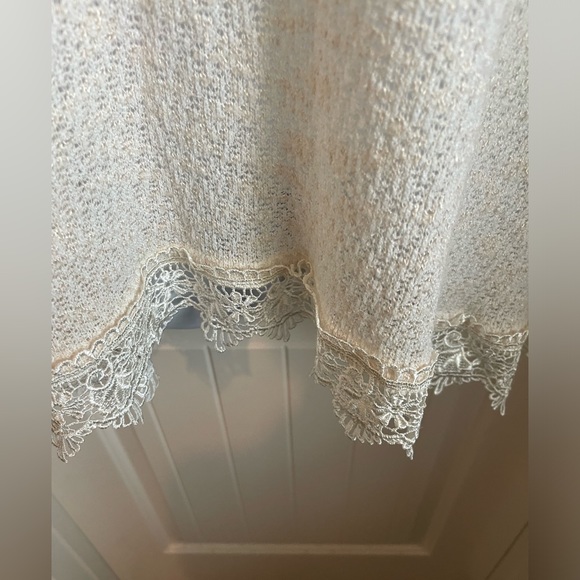 Women’s Wrangler Scoop Neck Oatmeal Knit Lace Hem Tunic, Size Medium - Picture 4 of 6